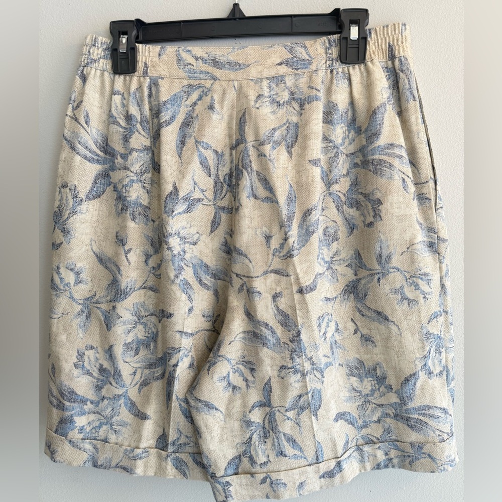 Casablanca Vintage High Waisted Floral Shorts – Blue & Tan Print | Women’s Size - Picture 3 of 9